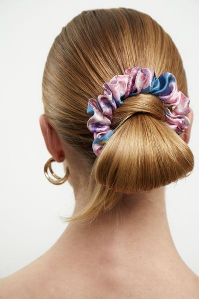 Silk scrunchie "Sincere Feelings" R-13 photos